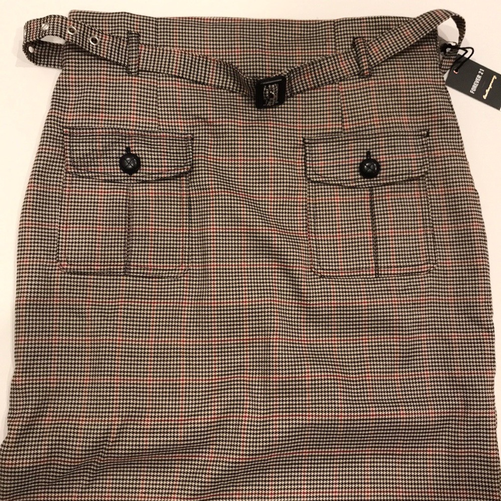 Classy plaid skirt w/ belt, pockets & slit in back